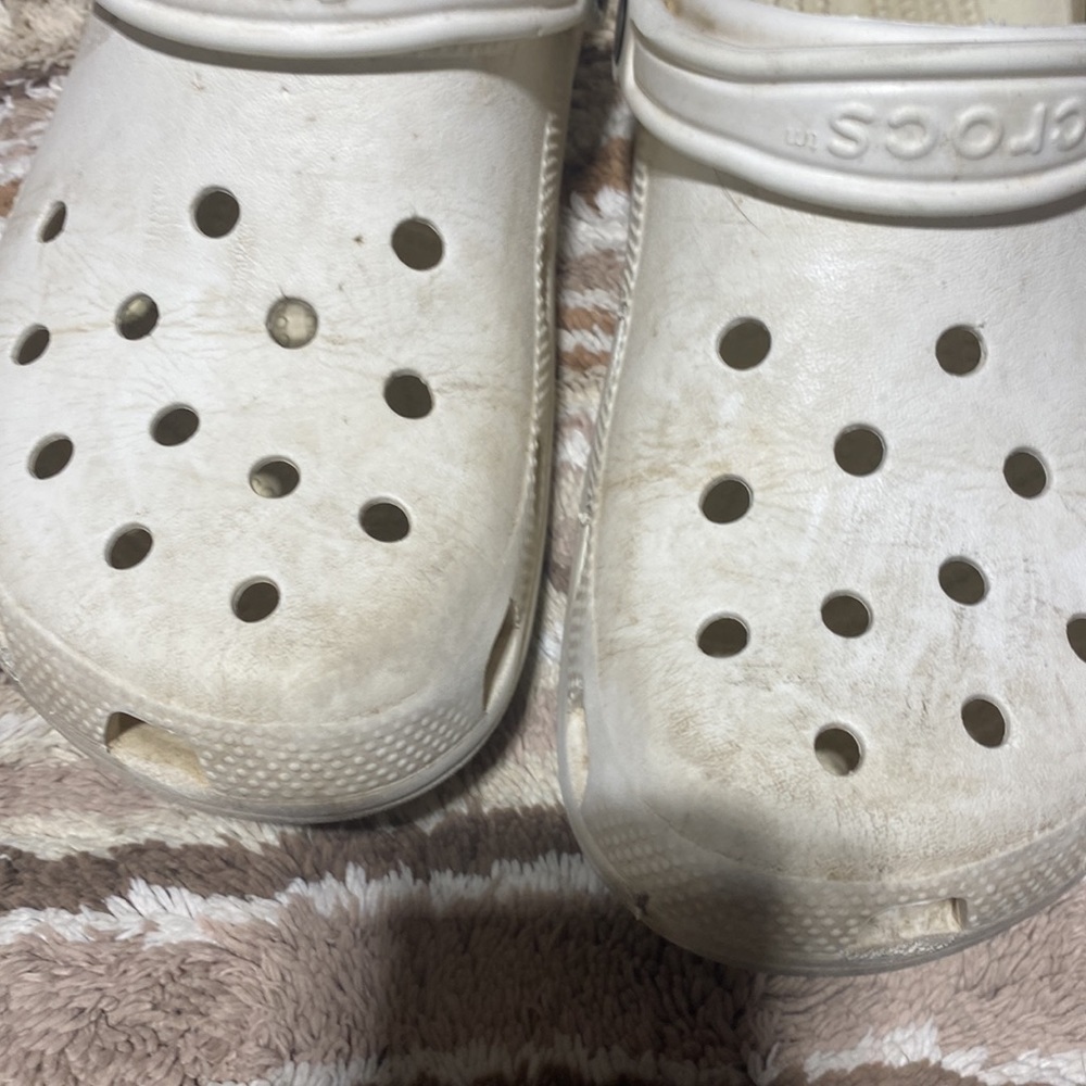 Women’s crocs​​​​ - Picture 3 of 6